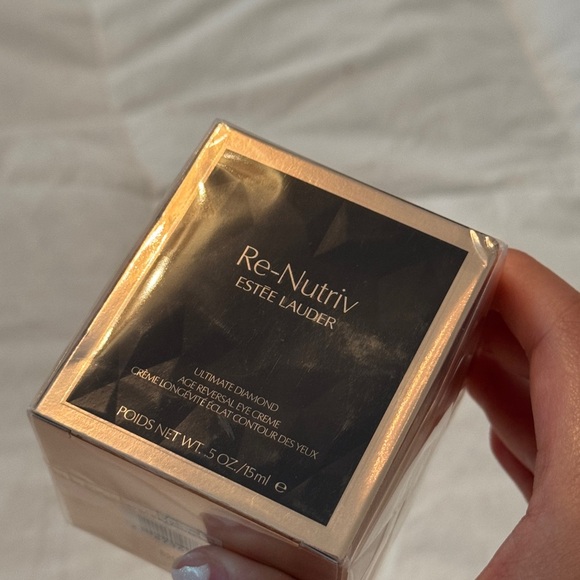 Estee Lauder Re-Nutriv Ultimate Diamond Age Reversal Eye Creme - Picture 3 of 3